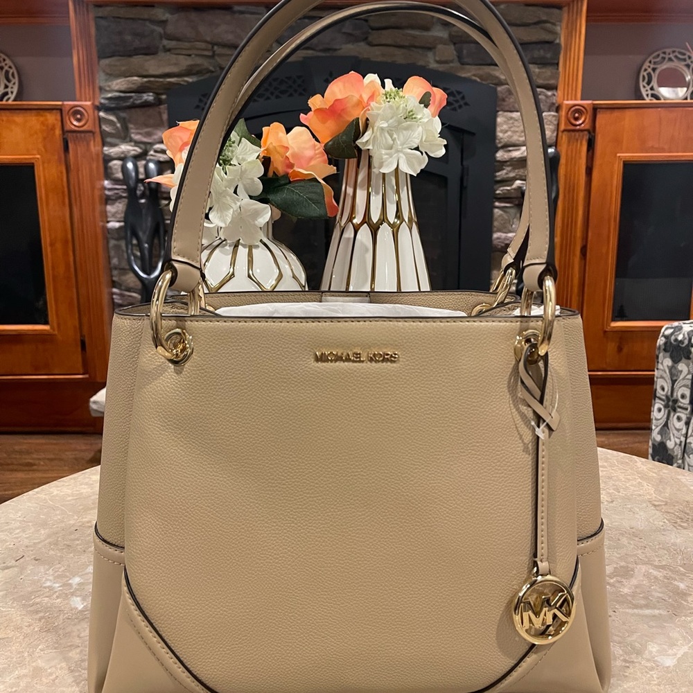 Michael Kors Nicole Leather Bisque LG Shoulder Tote